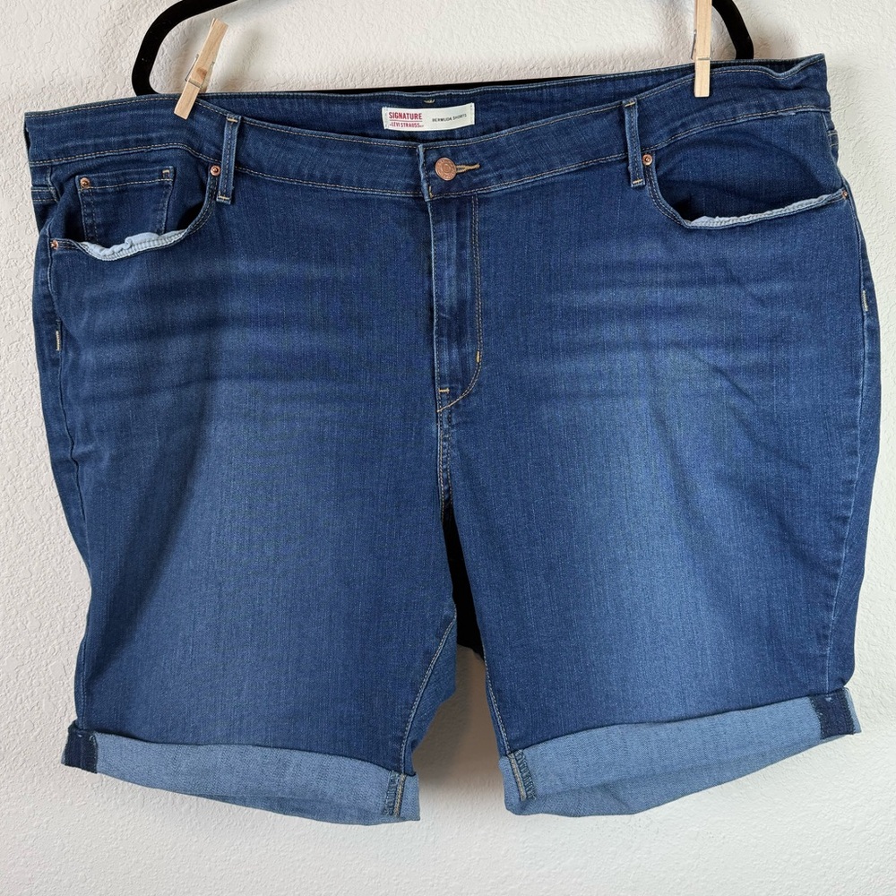 Levi’s Signature Bermuda Denim Shorts – Women’s 26W